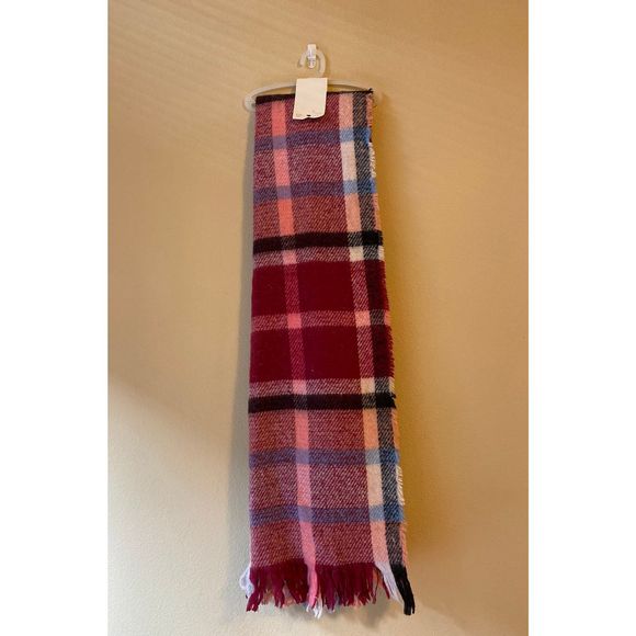 NWT Pink blanket scarf - Picture 3 of 3